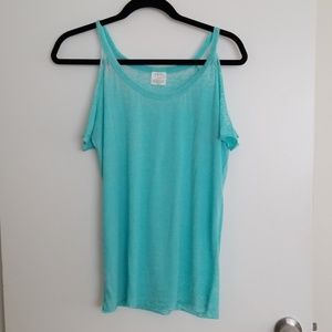 Cold shoulder flowy top